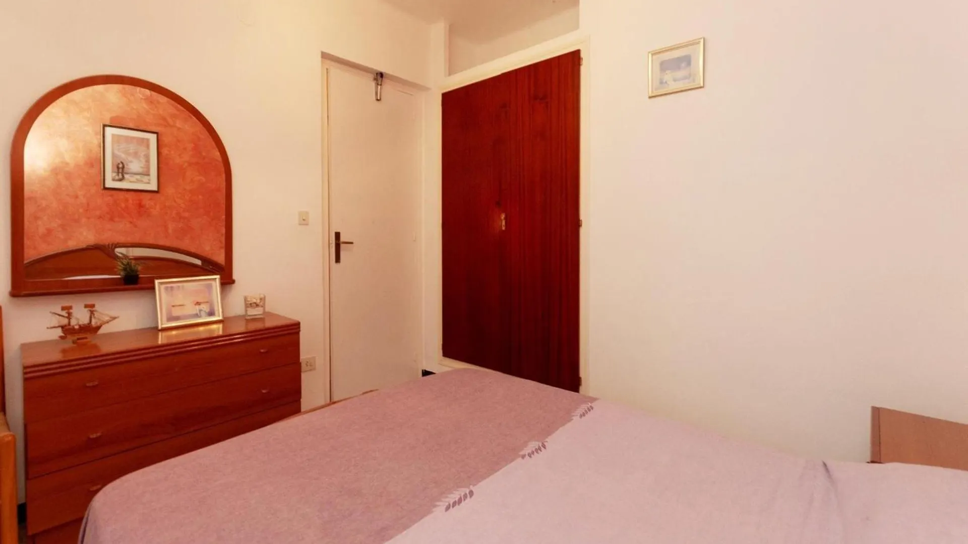 Comfortable Apartment In Roses With Canal View Spain