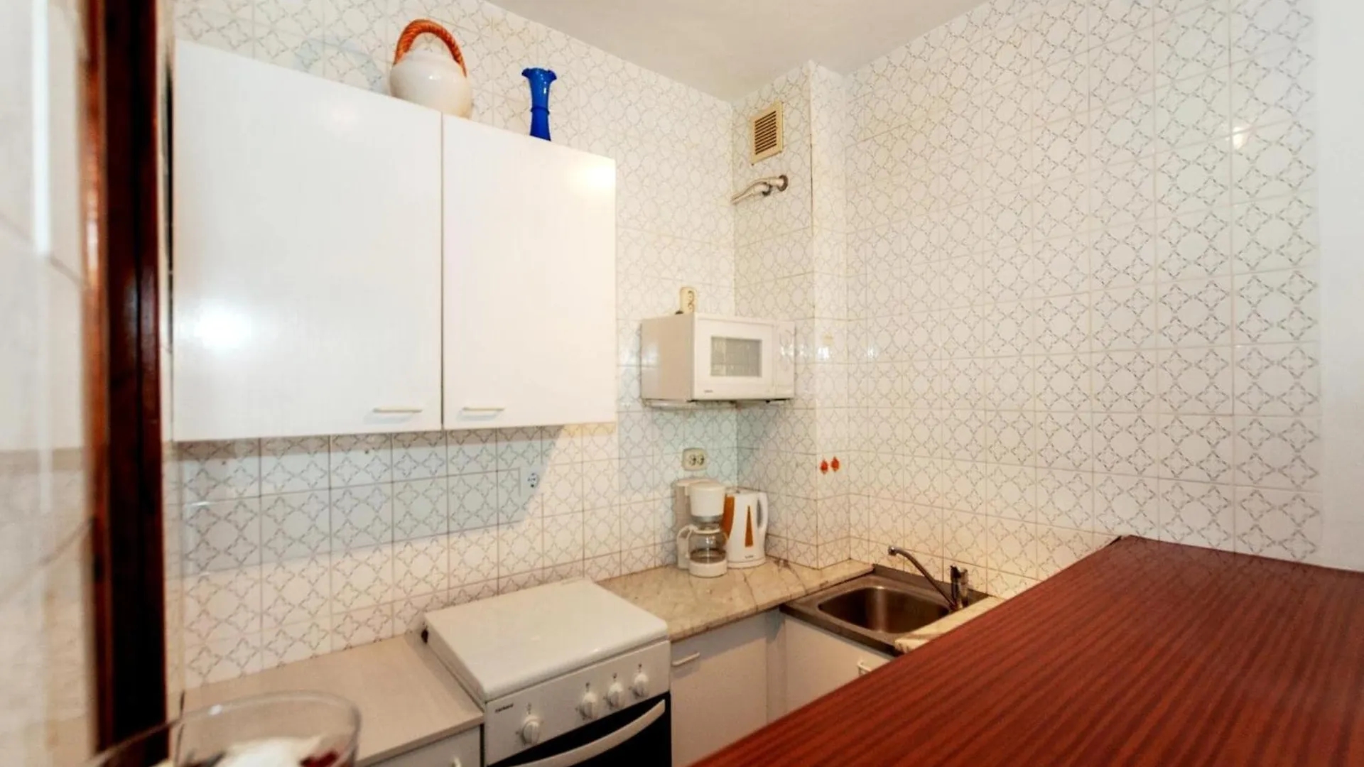 Comfortable Apartment In Roses With Canal View