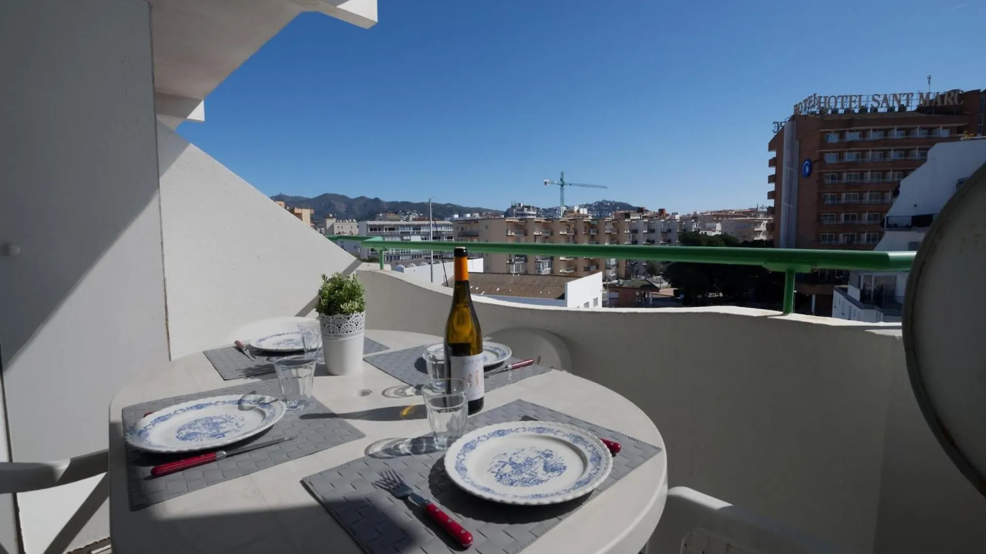 Comfortable Apartment In Roses With Canal View